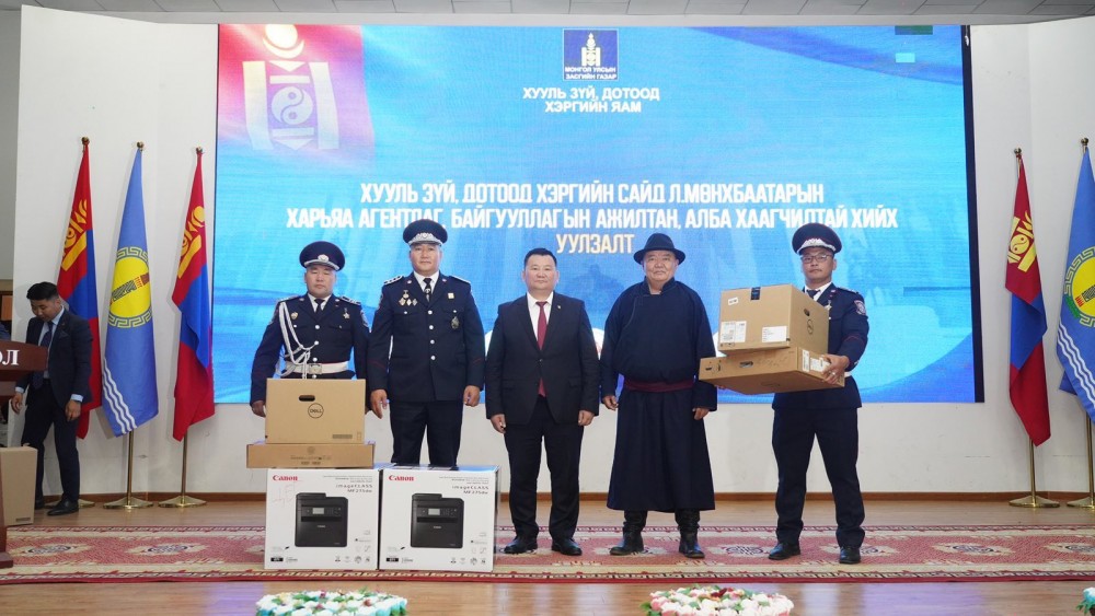 ХЗДХЯ-ны харьяа байгууллагуудад автомашин, тоног төхөөрөмж гардуулжээ